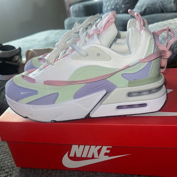 Nike Air Max Furyosa Pastel - Picture 2 of 9
